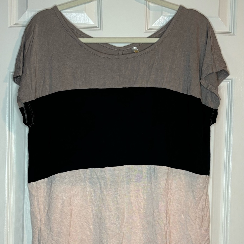 Boat Neck Tri Colored Tee with Buttons and Detailing on the Back Size Large